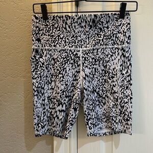 Athleta Salutation Stash Pocket II 7” Short